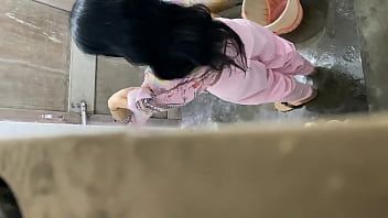 Play Small Stepsister take shawer full nude in bathroom