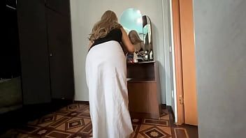 Play The housewife saw in the mirror him they were looking at her ass, and allowed him to have anal sex with her