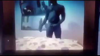 Play Sergo kap bay pitit li sèvis