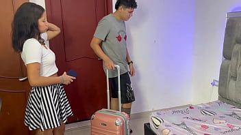 Play Mi timida hermanastra llega de su viaje a Europa y le doy la bienvenida con una rica cogida
