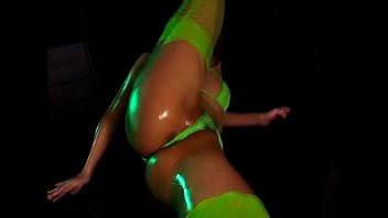 Play Japanese bitch booty dance clip