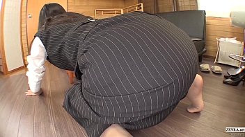 Play Japanese office lady bottomless facesitting farting HD subtitles
