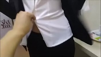 Play 大连盛世大厦和刚下班的银行小白领在洗手间一边和王经理打电话一边开草6（阳痿早泄增大增粗增硬延时加微信xiameiA6）