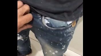 Play A painter calls him at my house and he agrees to receive my money and then have to fuck with him, he has a super rich cock