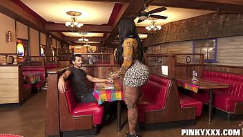 Play VICTORIA CAKES AND ALEX JONES BIG HOOTERS