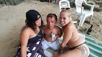Play Women on the beach wanting the television dwarf Zezinho Teves. Paty Butt - Fairy Honey.