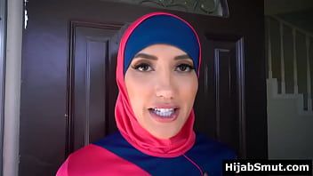 Play Muslim wife fucks landlord to pay the rent