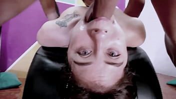 Play Nice deepthroat ( she feeling a big dick into her throat)