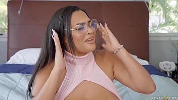 Play Garage - Ashlyn Peaks, Zoey Sinn / Brazzers / stream full from www.zzfull.com/bann