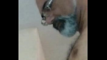 Play Beautiful girl sucks oldje cock